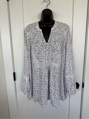 TORRID SZ 1X - Lavender Floral BOHO FLOWY  Pintuck Peasant blouse